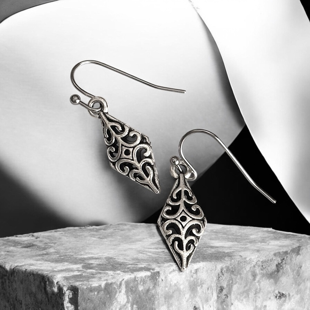 5 For $25💫Alternative Silver Filigree Diamond Shaped Earrings - Picture 4 of 4